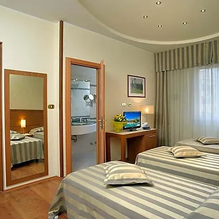Hotel Astor 3*