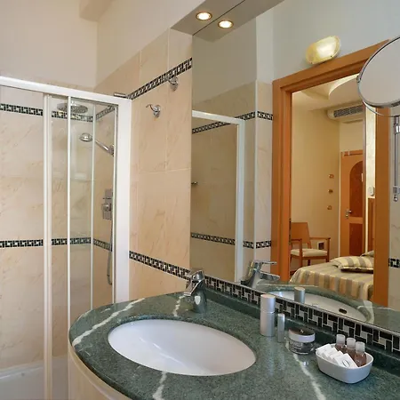 Astor Hotel 3*