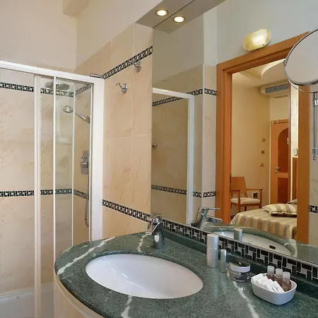 Astor Hotel 3*